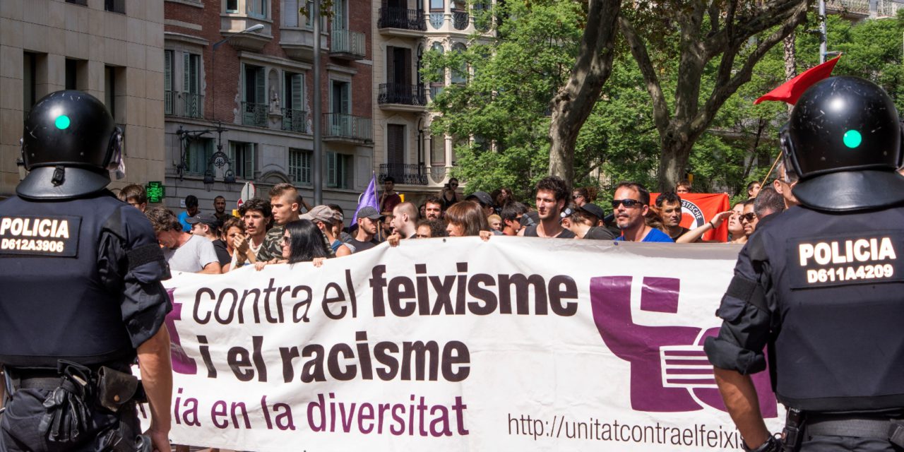 Galeria d’imatges de la manifestació antifeixista a la Vila de Gràcia